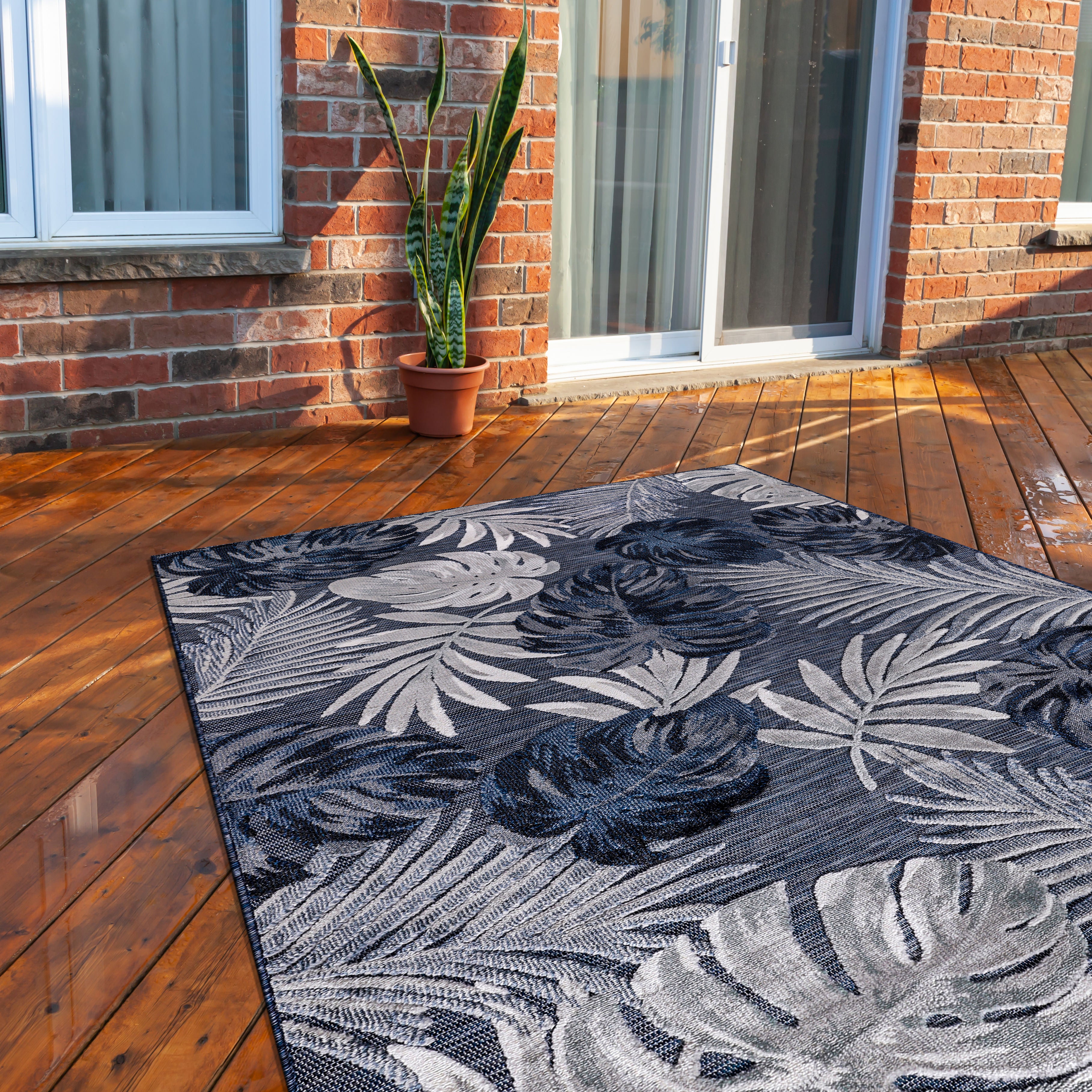 Leaf Outdoor Rug Navy