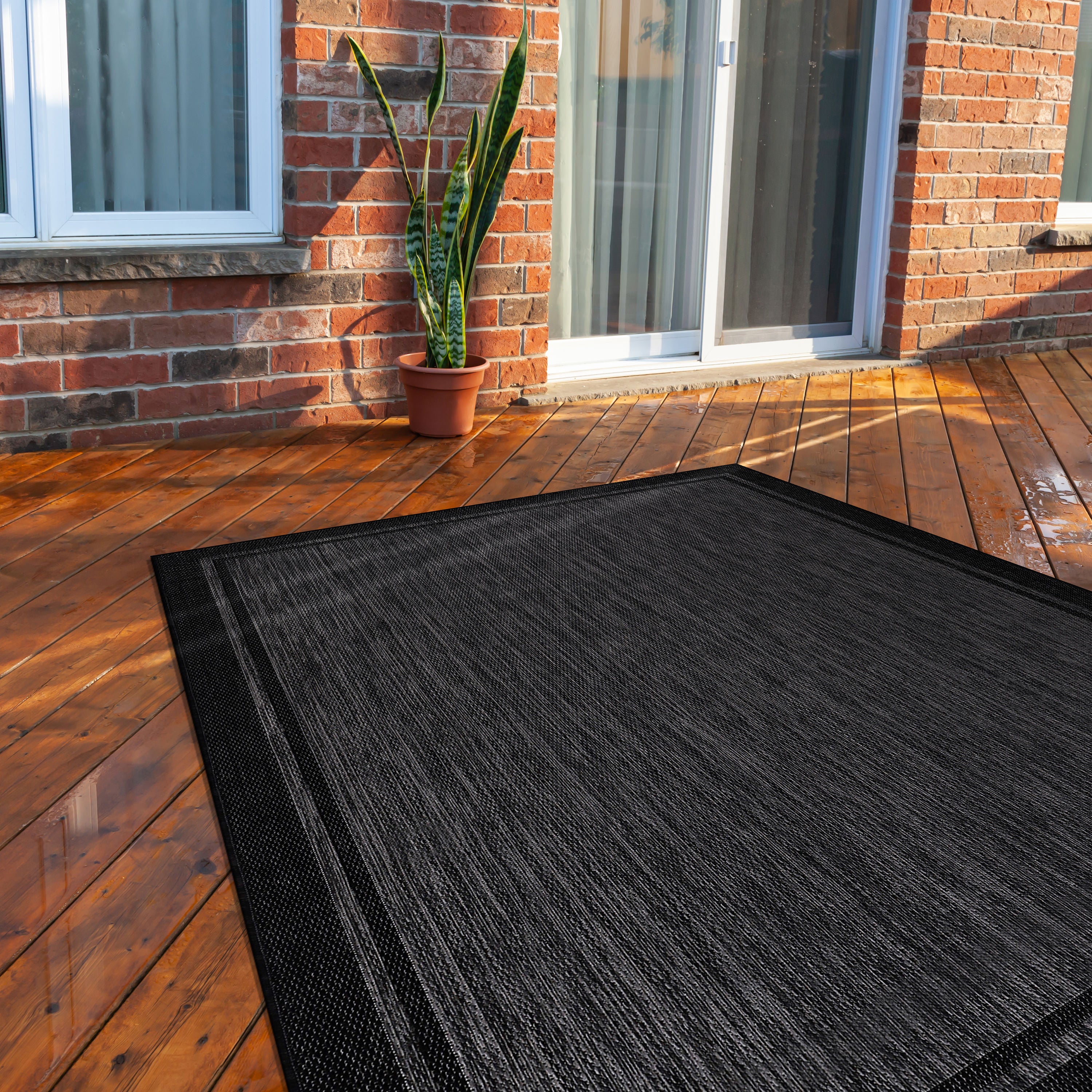 Summer Bordered Outdoor Rug Black