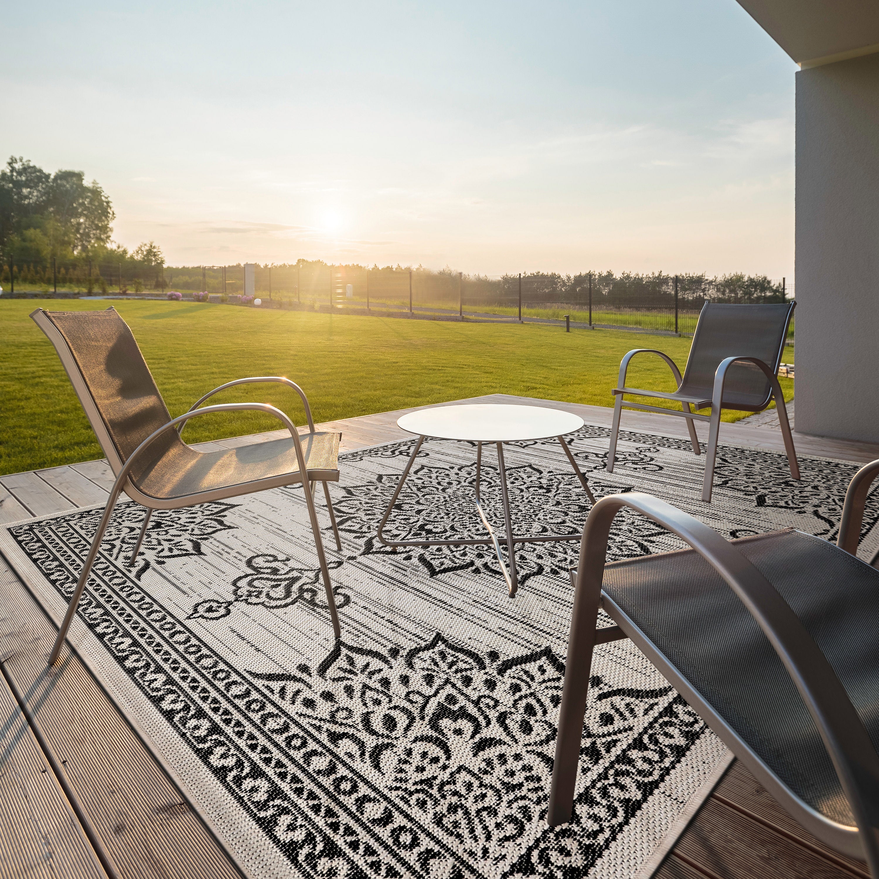 Summer Medallion Outdoor Rug White