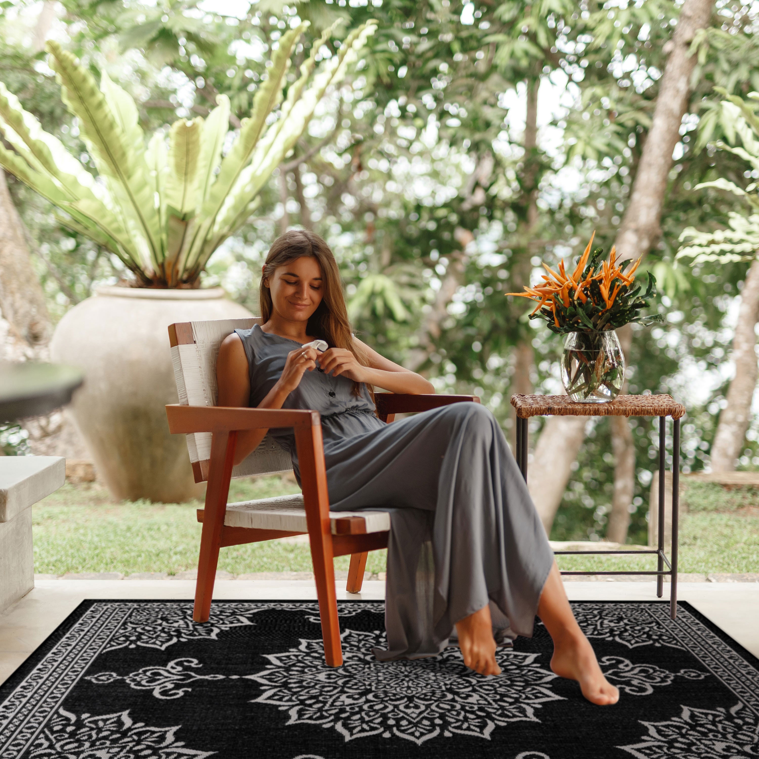 Summer Medallion Outdoor Rug Black