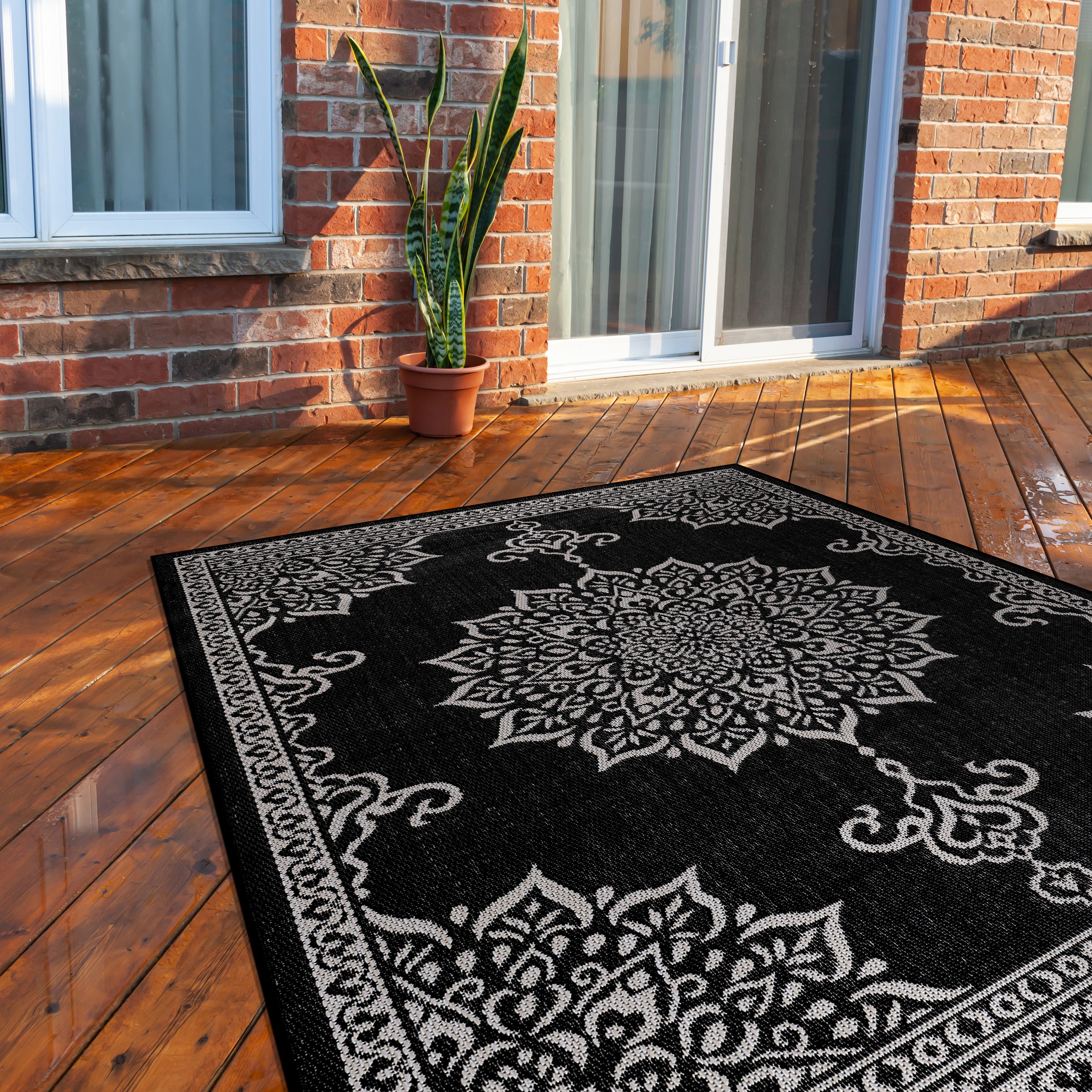 Summer Medallion Outdoor Rug Black